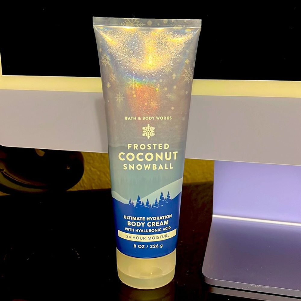 Bath and Body Works FROSTED COCONUT SNOWBALL Body Cream 8 oz